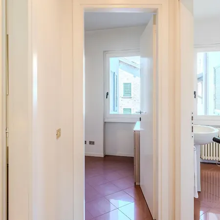 Lavarello By Interhome דומאסו