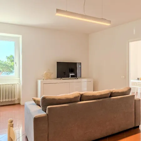 Lavarello By Interhome דומאסו